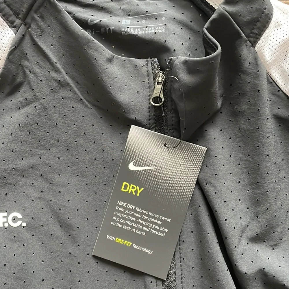 NWT Nike FC Futbol Black and White Jacket Womens Large Lightweight Full Zip